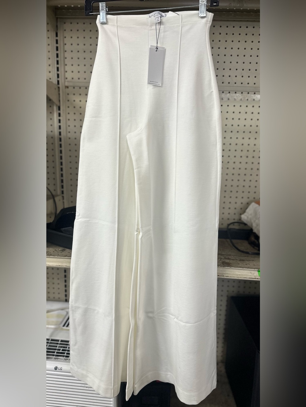 High-Rise White Wide-Leg pants - Sleek Flare Style - Picture 4 of 9